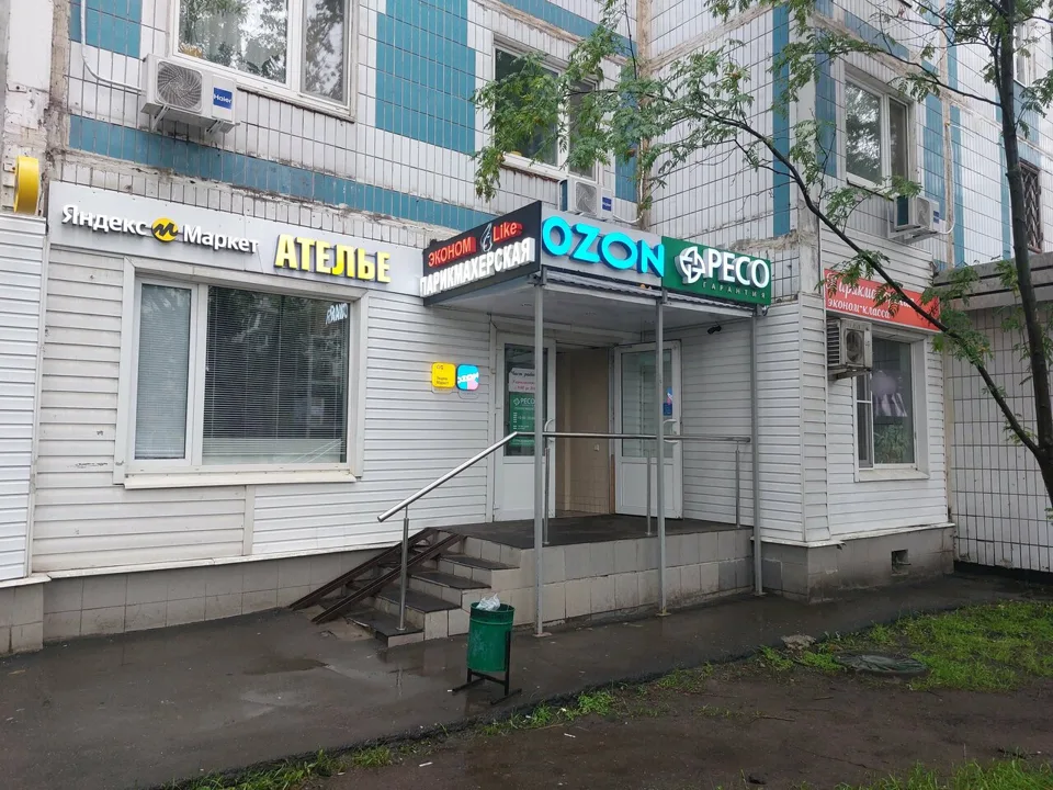 Фасад и вход в салон Лайк